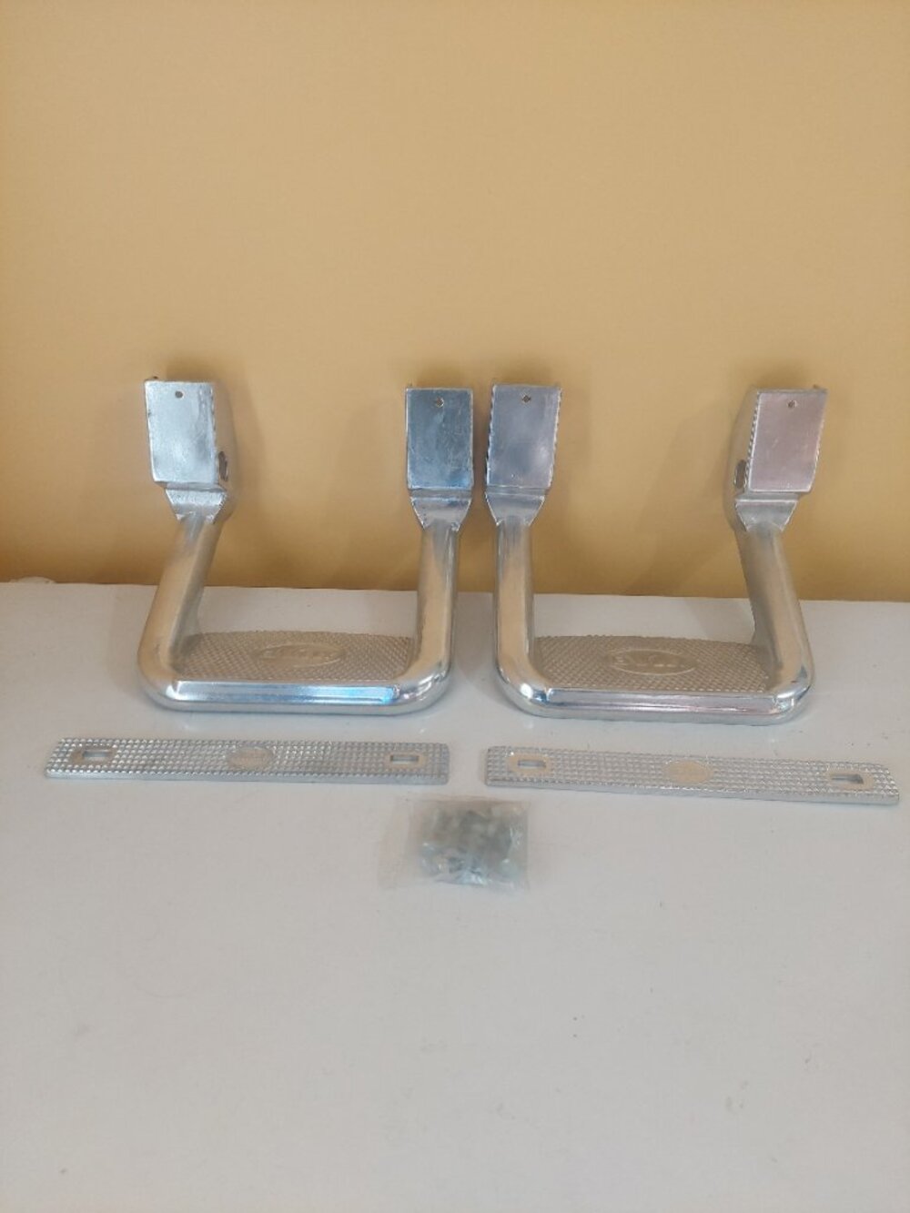 Bully 2x Hoop Side Steps Polished Die Cast Aluminum SUV Truck 350lb Max Non Slip